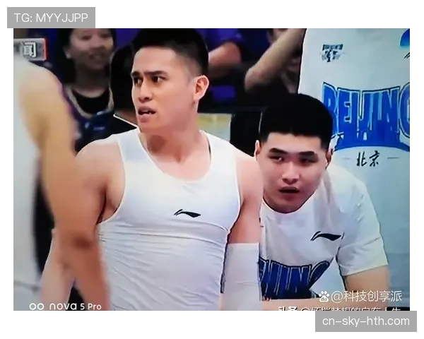 新手必看：篮球比赛中的进攻犯规到底该怎么判？
