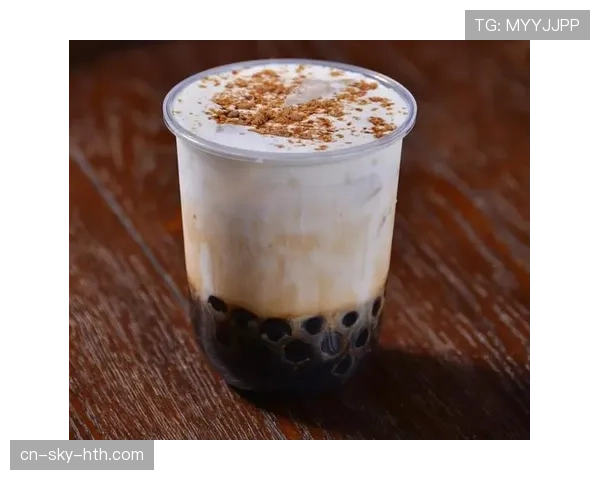 郑思维训练完顺手买了杯30块的奶茶，这自律和放纵的平衡感谁懂啊
